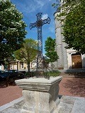 Croix devant l'�glise