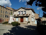 Mairie et monument aux morts
