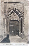 Le porche de l'�glise
