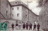 Les Prisons